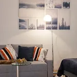 Spacious & Cozy Downtown With Balcony アパート