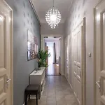 Spacious & Cozy Downtown With Balcony Budapest