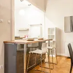 Spacious & Cozy Downtown With Balcony ブダペスト
