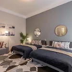Apartment Spacious & Cozy Downtown With Balcony Budapest