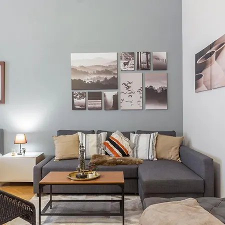 Spacious & Cozy Downtown With Balcony Apartment *
