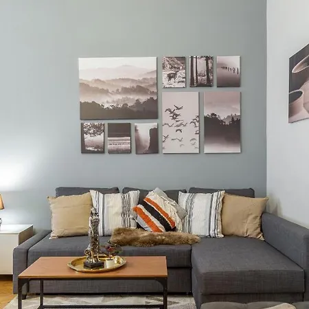 Spacious & Cozy Downtown With Balcony * 布达佩斯