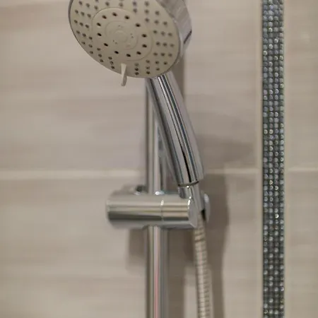 Spacious & Cozy Downtown With Balcony