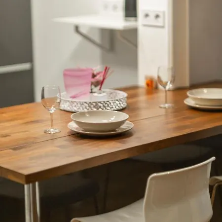 Spacious & Cozy Downtown With Balcony 布达佩斯