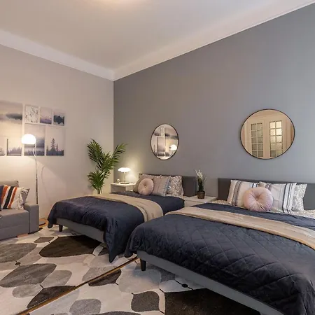 公寓 Spacious & Cozy Downtown With Balcony 布达佩斯