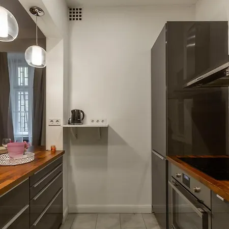 Spacious & Cozy Downtown With Balcony Apartment Budapest
