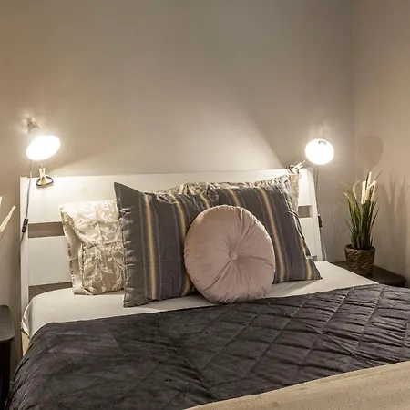 Spacious & Cozy Downtown With Balcony * 布达佩斯