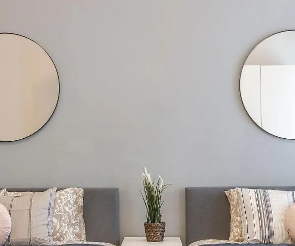 アパート Spacious & Cozy Downtown With Balcony *