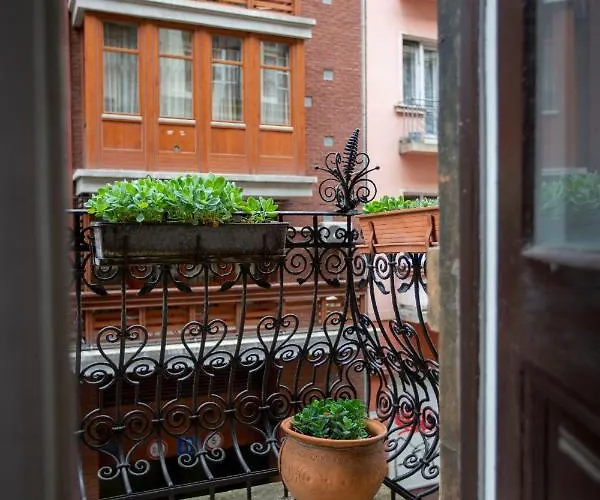 Spacious & Cozy Downtown With Balcony Apartament Budapeszt