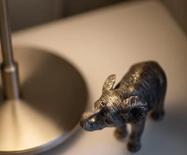 Spacious & Cozy Downtown With Balcony Lejlighed