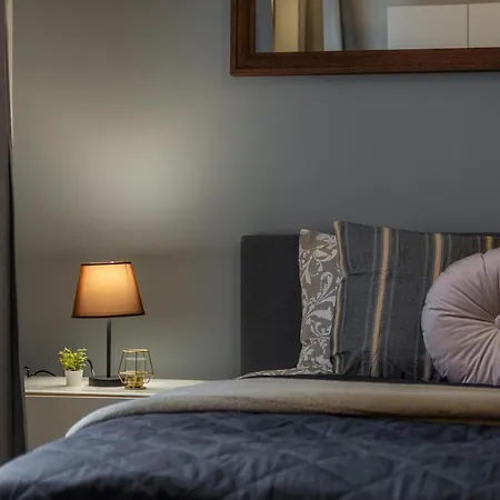 דירה Spacious & Cozy Downtown With Balcony *
