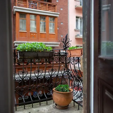 Spacious & Cozy Downtown With Balcony Apartman Budapest