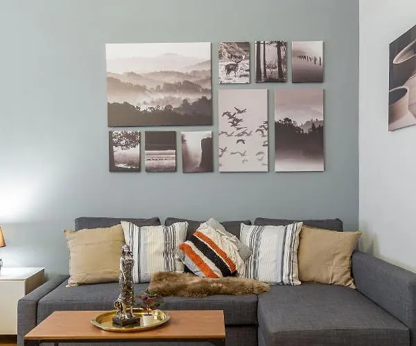 Spacious & Cozy Downtown With Balcony * 부다페스트