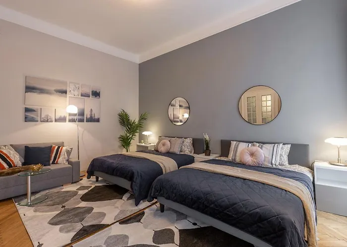 아파트 Spacious & Cozy Downtown With Balcony 부다페스트