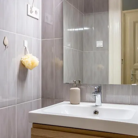 Appartement Spacious & Cozy Downtown With Balcony Boedapest